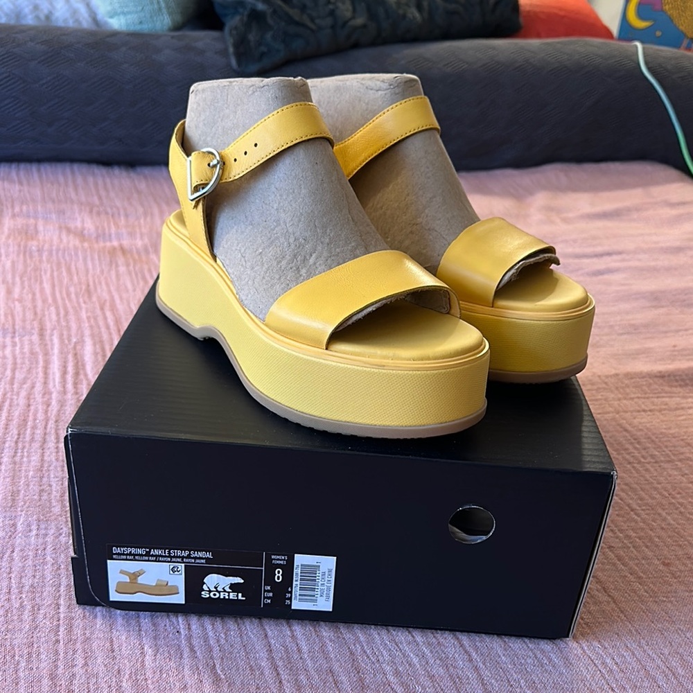 Sorel “Dayspring” Yellow Platform Sandal Sz 8